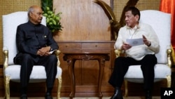 In this photo provided by the Malacanang Presidential Photographers Division, Philippine President Rodrigo Duterte, right, meets with Indian President Ram Nath Kovind during his state visit to the Malacanang palace, Manila, Philippines, Friday, Oct…