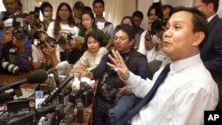 FILE - Retired Indonesian Lt. Gen. Prabowo Subianto holds a news conference in Jakarta, Indonesia, May 9, 2000.