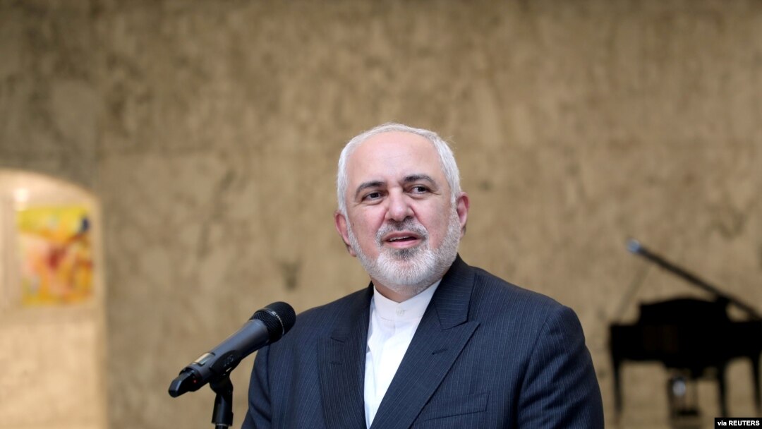 Menteri Luar Negeri Iran Mohammad Javad Zarif berbicara di istana presiden di Baabda, Lebanon, 14 Agustus 2020. (Dalati Nohra via Reuters)