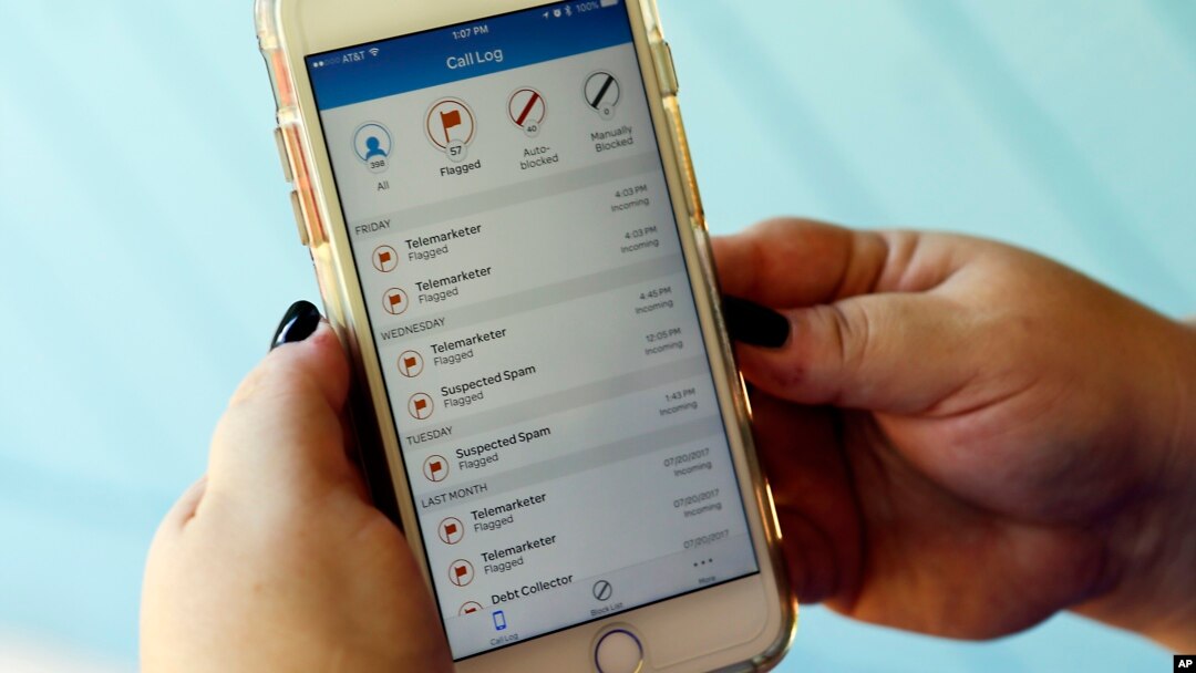 Daftar telepon masuk dari telemarketer di sebuah telepon genggam milik seorang pelanggan layanan AT&T di Orlando, Florida, 1 Agustus 2017. (Foto: dok).