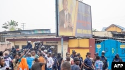 Batamboli basangani pene na paliciers na Kinshasa, 9 juillet 2020.