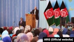 اشرف غني د ښځو دستورې ته وېنا کوي