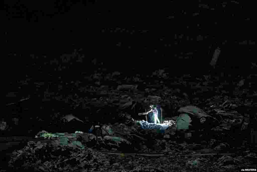 Rescue workers continue their efforts at the site of a major landslide that occurred in Ask, Gjerdrum, Norway, Jan. 4, 2021. (Credit: NTB/Fredrik Hagen)
