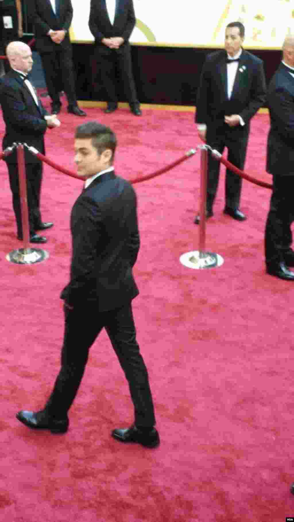 Zac Efron di red carpet Academy Awards ke-86, Dolby Theater, Los Angeles, California, 2 Maret 2014.