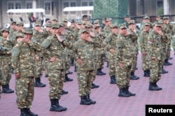 Presiden Prabowo Subianto menghadiri sesi pemanasan selama retret bersama para menteri kabinet Merah putih yang baru dilantik, di akademi militer di Magelang, Jawa Tengah, 25 Oktober 2024. (Tim Media Prabowo/Handout via REUTERS)