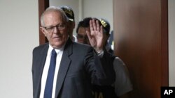 El expresidente de Perú, Pedro Pablo Kuczynski, llega a una audiencia judicial para determinar su liberación, en Lima, Perú, el lunes 15 de abril de 2019. 