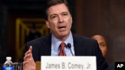 El director del FBI, James Comey, dijo el miércoles, 9 de diciembre de 2015, al Congreso estadounidense que los atacantes en San Bernardino, California, se habían radicalizado hace por lo menos dos años.