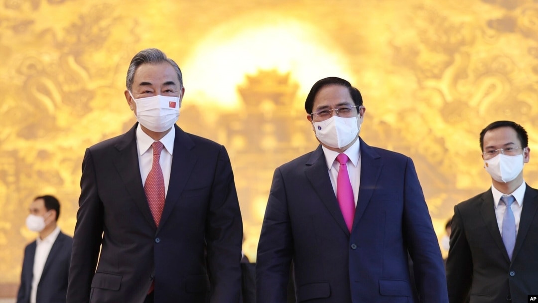 TT Phạm Minh Chính tiếp Vương Nghị tại Hà Nội, 11 tháng Chín, 2021. 
