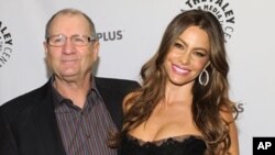 La revista Vogue publica una entrevista con la actriz de ‘Modern Family’ y la titula ‘Sofía Vergara: curvas peligrosas’.