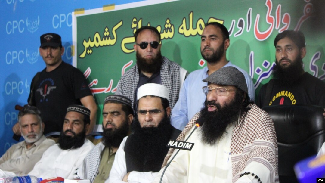 فائل: حزب المجاہدین کے سربراہ سید صلاح الدین مظفر آباد میں ایک نیوز کانفرنس سے خطاب کرتے ہوئے۔