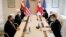 Gruzijski i američki zvaničnici tokom susreta u Tbilisiju (Foto: AP Photo/Patrick Semansky)