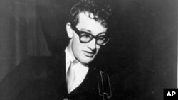 আমেরিকার রক এন রোল সংগীতে ভিন্নধর্মী এক কণ্ঠ বাডি হোলি