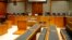 Salle d'audience du procès du tueur en série Michel Fourniret au palais de justice de Charleville-Mézières, en France, le 26 mars 2008. Fourniret est accusé du meurtre d'au moins sept filles en Belgique et en France entre 1987 et 2001 (REUTERS/Benoit Tessier)