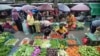 Suasana di sebuah pasar di Jakarta, menjelang Ramadan, 28 Februari 2025. (Achmad Ibrahim/AP)