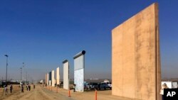 Prototipos del muro fronterizo encargados por el gobierno de Donald Trump. San Diego, California. Oct.26 de 2017.