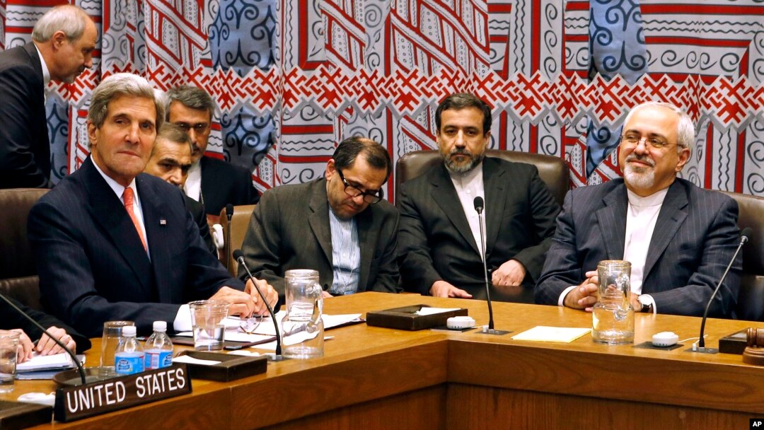 Chapdan, Eron Tashqi ishlar vaziri Muhammad Javed Zarif va AQSh Davlat kotibi Jon Kerri, 26-sentabr, 2013