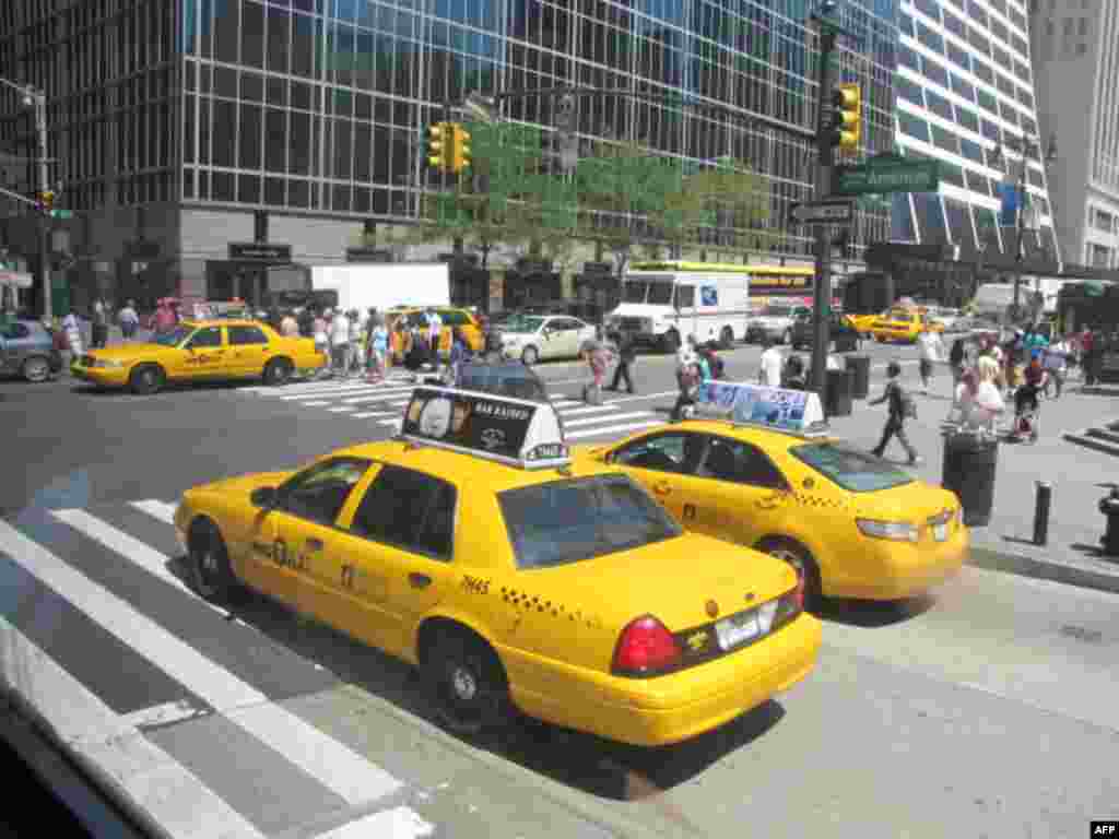 New York City nổi tiếng với đội xe taxi màu vàng