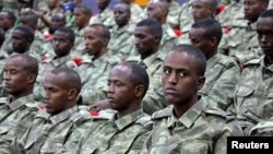 Tentara Somalia mengikuti pelatihan di kamp militer di Mogadishu (foto: dok). 