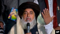 Khadim Rizvi, ulama Islam radikal dan pendiri Tehreek-e-Labbaik Pakistan (TLP) berbicara dalam sebuah acara di Islamabad (foto: dok). 