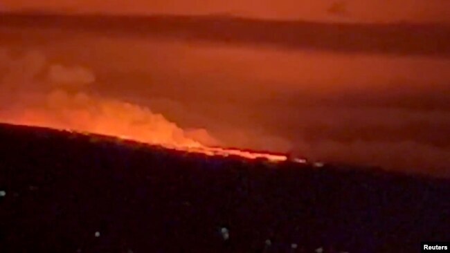 A general view of Hawaii's Mauna Loa volcano, in Kailua-Kona, Hawaii, U.S., November 28, 2022 in this screen grab taken from a social media video. kelly/ @MAGAHAWAII/via REUTERS