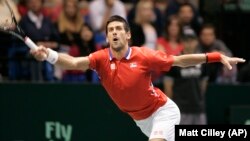 Petenis unggulan teratas AS Terbuka, Novak Djokovic menang mudah atas petenis Lithuania Ricardas Berankis dengan skor 6-1, 6-2, dan 6-2 (foto: dok).
