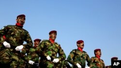 Unit komando polisi Irak dalam peringatan Hari Polisi di akademi polisi di Baghdad 9 Januari 2014.