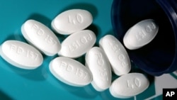 FILE - 40 milligram tablets of Lipitor, one kind of statin used for lowering blood cholesterol, in Glen Rock, New Jersey, Nov. 15, 2005.