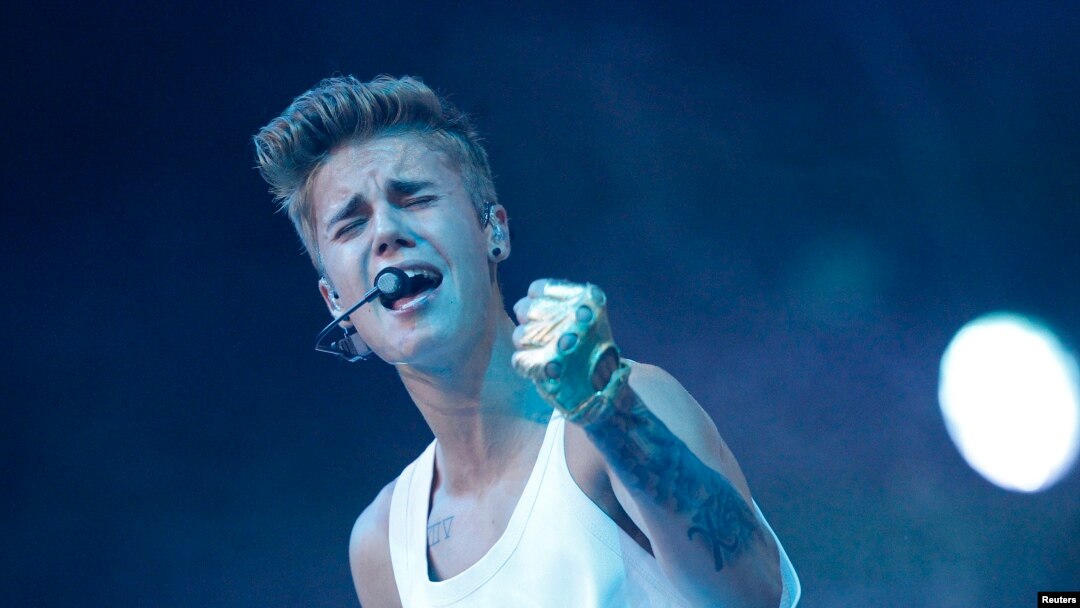 Penyanyi Justin Bieber saat tampil di Staples Center dalam konser Believe Tour di Los Angeles, California, Juni 2013. (Reuters/Mario Anzuoni)