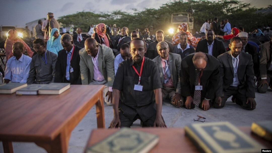 New Somali parliamentarians pray during an inauguration ceremony for members of Somalia's first parliament in 20 years in Mogadishu, August 20, 2012.