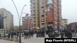 Kosovo -- People of North Mitrovica gathered after police conducted an arrest operation in the case of Oliver Ivanovic, in North Mitrovica, November 23, 2018.