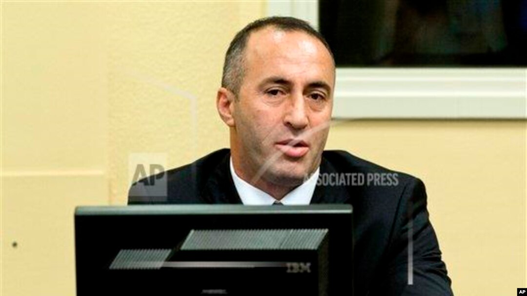 Mantan Perdana Menteri Kosovo, Ramush Haradinaj saat menghadiri sidang penjahat perang Yugoslavia di Den Haag, Belanda, 29 November 2016 (Foto: dok).