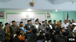 Majelis Ulama Indonesia dan Forum Ukhuwah Islamiyah mendesak partai politik peserta pemilu 2014 yang berbasis massa Islam, berkoalisi jelang pemilihan Presiden Juli mendatang, dalam pertemuan di Jakarta, Senin, 21 April 2014 (Foto: VOA/Andylala).