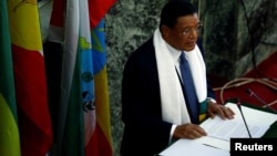 Le président éthiopien Mulatu Teshome devant les membres du Parlement éthiopien et de la Chambre de la fédération, à Addis-Abeba, en Ethiopie, le 10 octobre 2016.