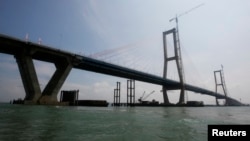 Jembatan Suramadu saat resmi dibuka, 10 Juni 2009. (Foto: Reuters/dok)