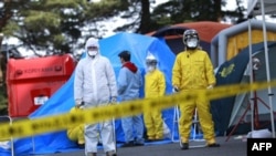 Các nhân viên cứu hỏa chờ cư dân trong các khu vực gần cơ sơ điện hạt nhân Fukushima di tản