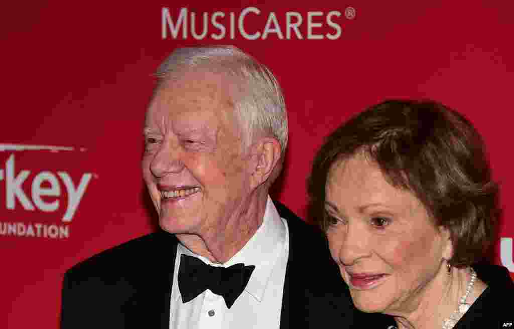 Jimmy et Rosalind Carter au dîner de gala et concert annuel MusiCares Person of the Year à LA, en Californie, le 5 février 2015. (F. J. BROWN / AFP)