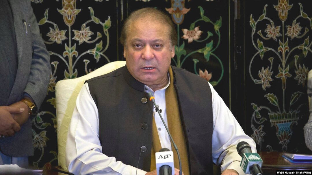 Mantan PM Pakistan Nawaz Sharif saat melakukan konferensi pers di Islamabad bulan lalu (foto: dok). 