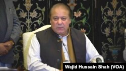 Mantan PM Pakistan Nawaz Sharif saat melakukan konferensi pers di Islamabad bulan lalu (foto: dok). 