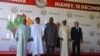 Les dirigeants du Mali, du Niger, du Burkina Faso, du Tchad et de la Mauritanie posent au sommet du G5 Sahel à Niamey, le 15 décembre 2019.