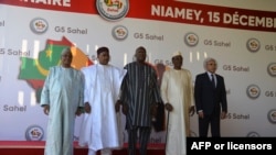 Leaders of Mali, Niger, Burkina Faso, Chad, and Mauritania pose for a photo at the G5 Sahel summit in Niamey, Dec. 15, 2019.