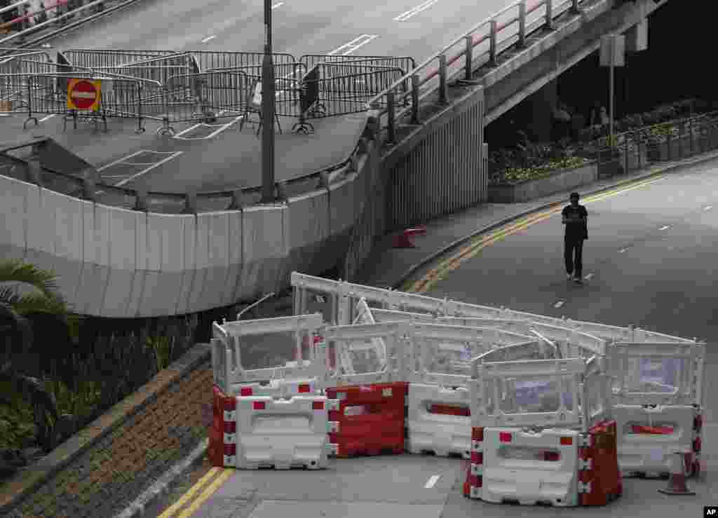 A pro-democracy demonstration that has blocked main roads in Hong Kong for almost two weeks could drag on for days after talks aimed at resolving a bitter standoff between the city&#39;s government and student demonstrators collapsed on Thursday, Oct. 10, 2014. 