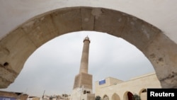 Menara Al-Hadba di Masjid Agung al-Nuri, yang dibangun kembali setelah diledakkan oleh militan ISIS, di Mosul, Irak, 5 Februari 2025. (Khalid al-Mousily/REUTERS)