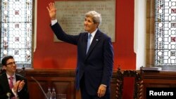 John Kerry dice que "somos responsables para hacer frente a la corrupción dentro de nuestros propios países, incluyendo los Estados Unidos".