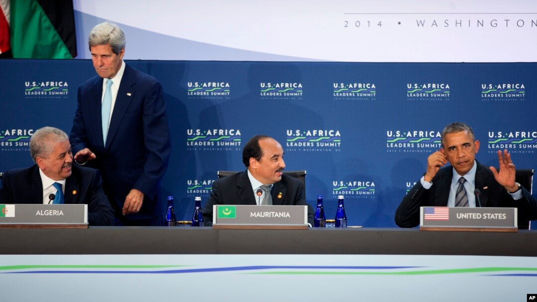 Barack Obama, izq. junto al primer ministro de Algeria Abdelmalek Sellal, el secretario de Estado, John Kerry y el presidente de Mauritania, Mohamed Ould Abdel Aziz al inicio del foro en el marco de la cumbre EE.UU.- Africa.