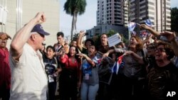 A man shouts slogans against Cuban government supporters outside the Vasco Nunes De Balboa Convention Center in Panama City, April 8, 2015.