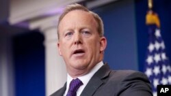 El secretario de Prensa de la Casa Blanca, Sean Spicer reaparece ante los medios después de tres semanas de ausencia.