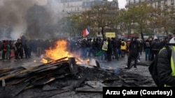 Manifestantes tomaram as ruas de Paris no primeiro aniversário do movimento dos coletes amarelos. 16 de Novembro