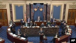 El gestor de juicio político de la Cámara de Representantes, el demócrata David Cicilline, habla durante el segundo proceso de este tipo al ahora expresidente Donald Trump en el Senado, en Washington, el 9 de febrero de 2021. [Foto: AP]