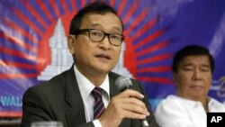 Pemimpin oposisi Kamboja di pengasingan, Sam Rainsy mengatakan akan kembali untuk mengikuti pemilu Kamboja 28 Juli (foto: dok). 