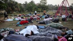 Dozens of Central American migrants, traveling with the annual "Stations of the Cross" caravan, sleep at a sports club in Matias Romero, Oaxaca State, Mexico, April 3, 2018. 